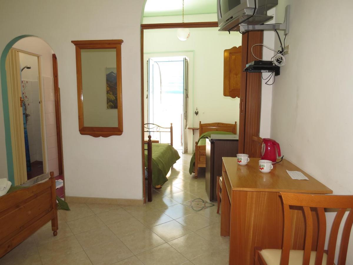 ליפארי Casa Vittorio B&B מראה חיצוני תמונה