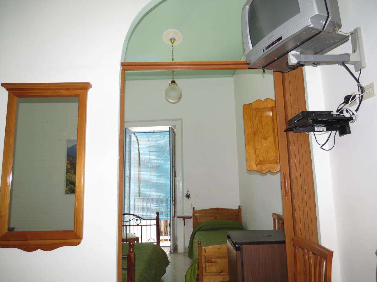 ליפארי Casa Vittorio B&B מראה חיצוני תמונה