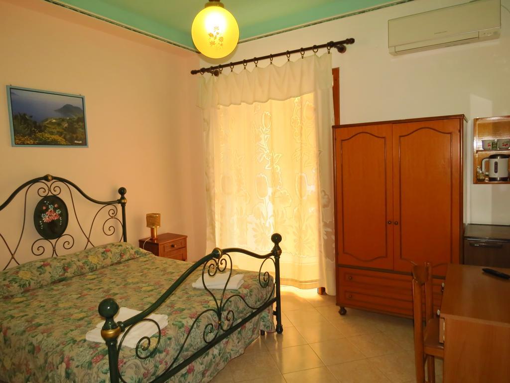 ליפארי Casa Vittorio B&B חדר תמונה