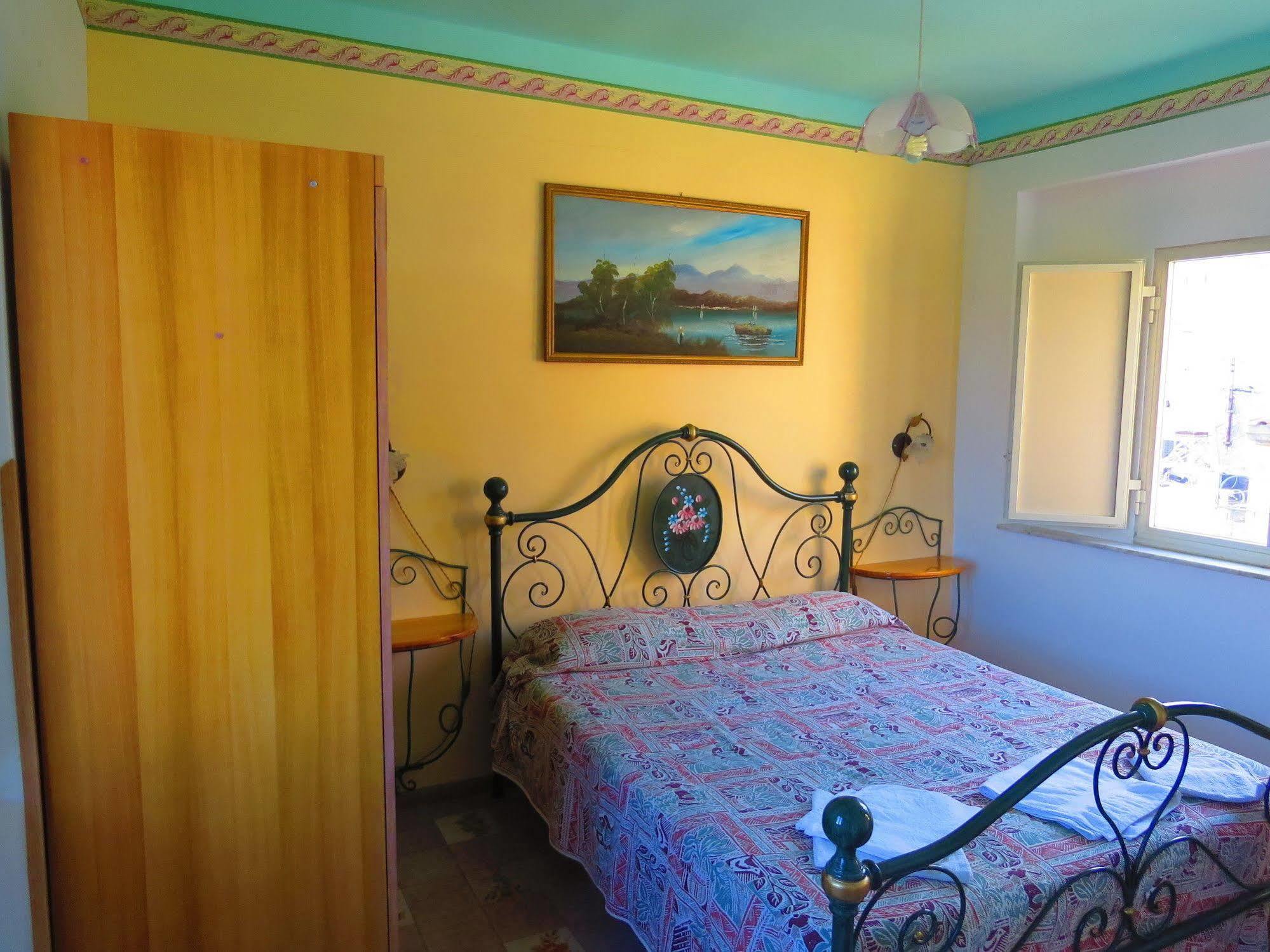 ליפארי Casa Vittorio B&B מראה חיצוני תמונה