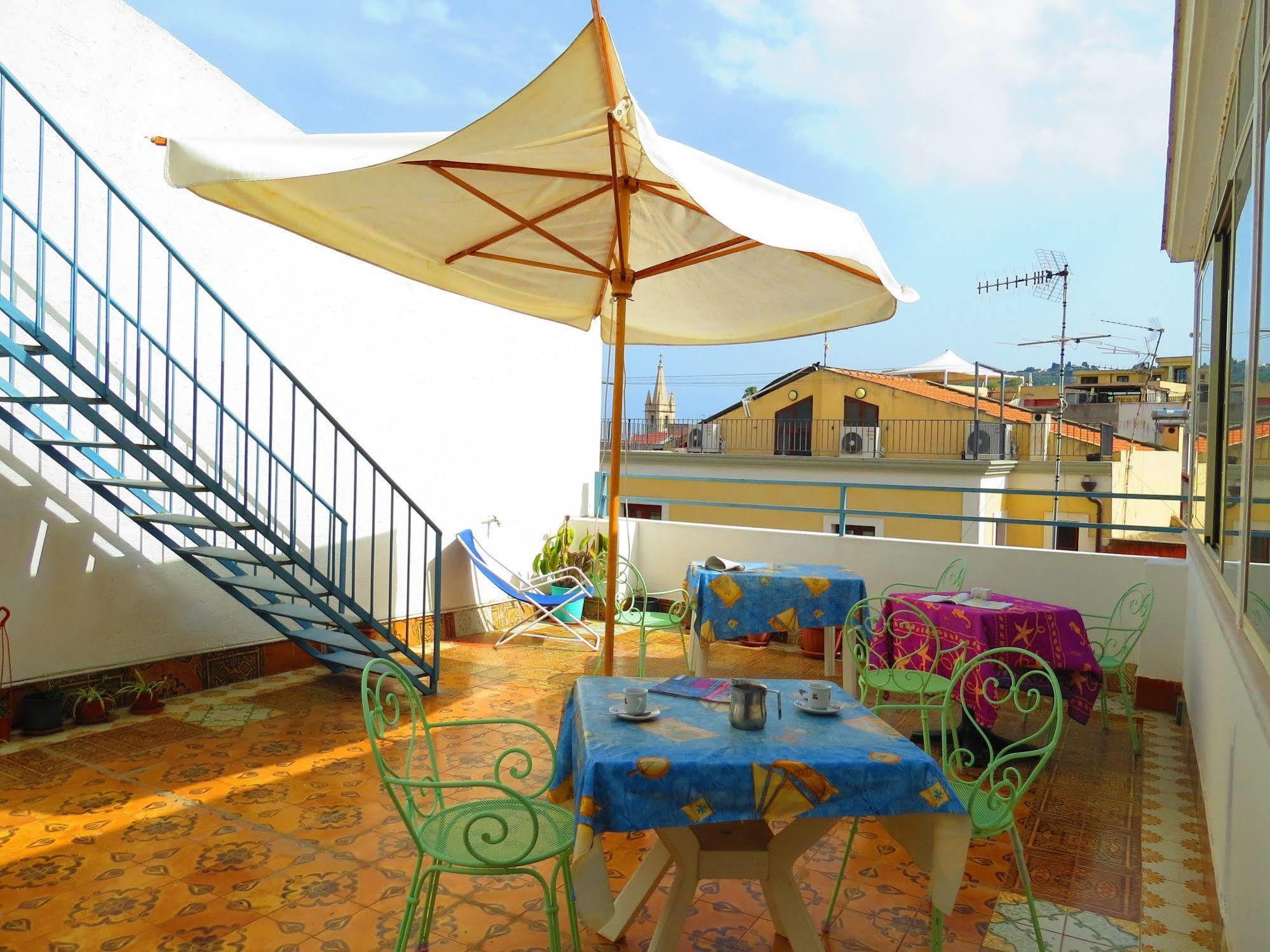ליפארי Casa Vittorio B&B מראה חיצוני תמונה