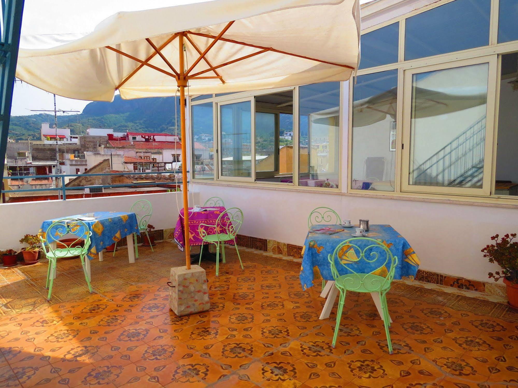 ליפארי Casa Vittorio B&B מראה חיצוני תמונה