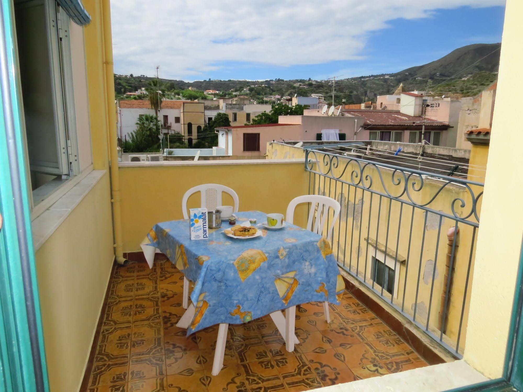 ליפארי Casa Vittorio B&B מראה חיצוני תמונה